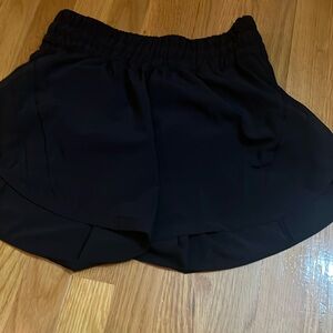 Lululemon shorty hot shorts sz 6